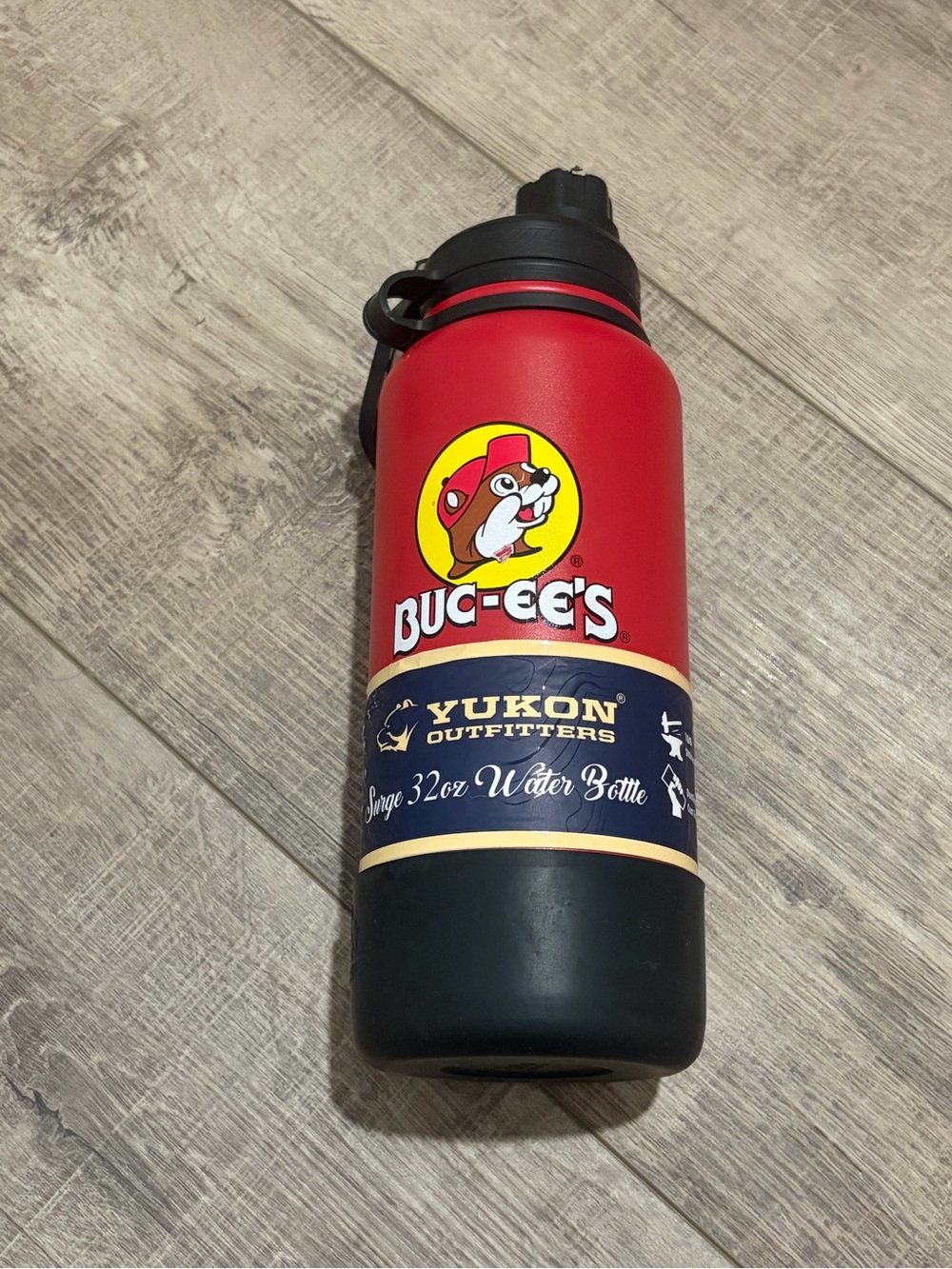 Buc-ee's Yukon Outfitters Red 32oz Water Bottle